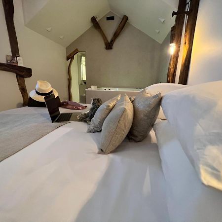 Tamarin & Capucin Suite Balneo Aubagne Bagian luar foto