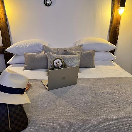 Tamarin & Capucin Suite Balneo Aubagne Bagian luar foto