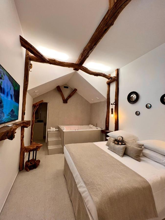 Tamarin & Capucin Suite Balneo Aubagne Bagian luar foto