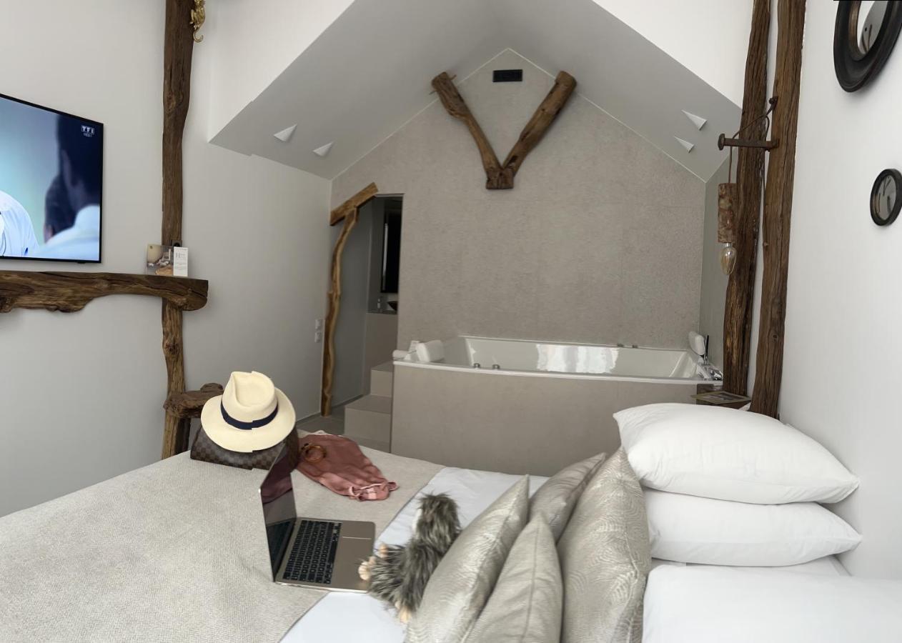Tamarin & Capucin Suite Balneo Aubagne Bagian luar foto