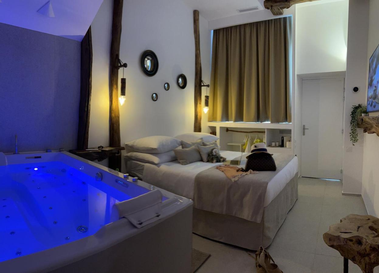 Tamarin & Capucin Suite Balneo Aubagne Bagian luar foto