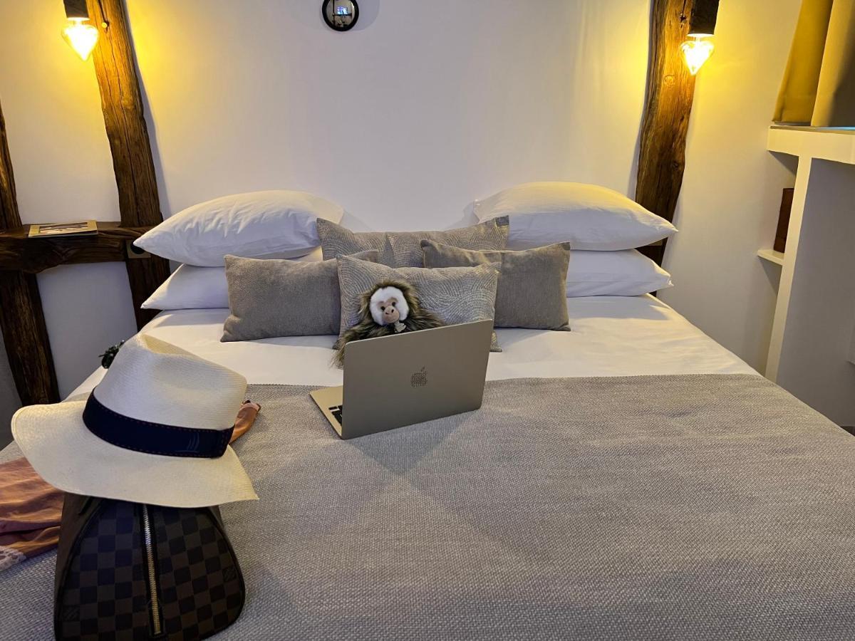 Tamarin & Capucin Suite Balneo Aubagne Bagian luar foto