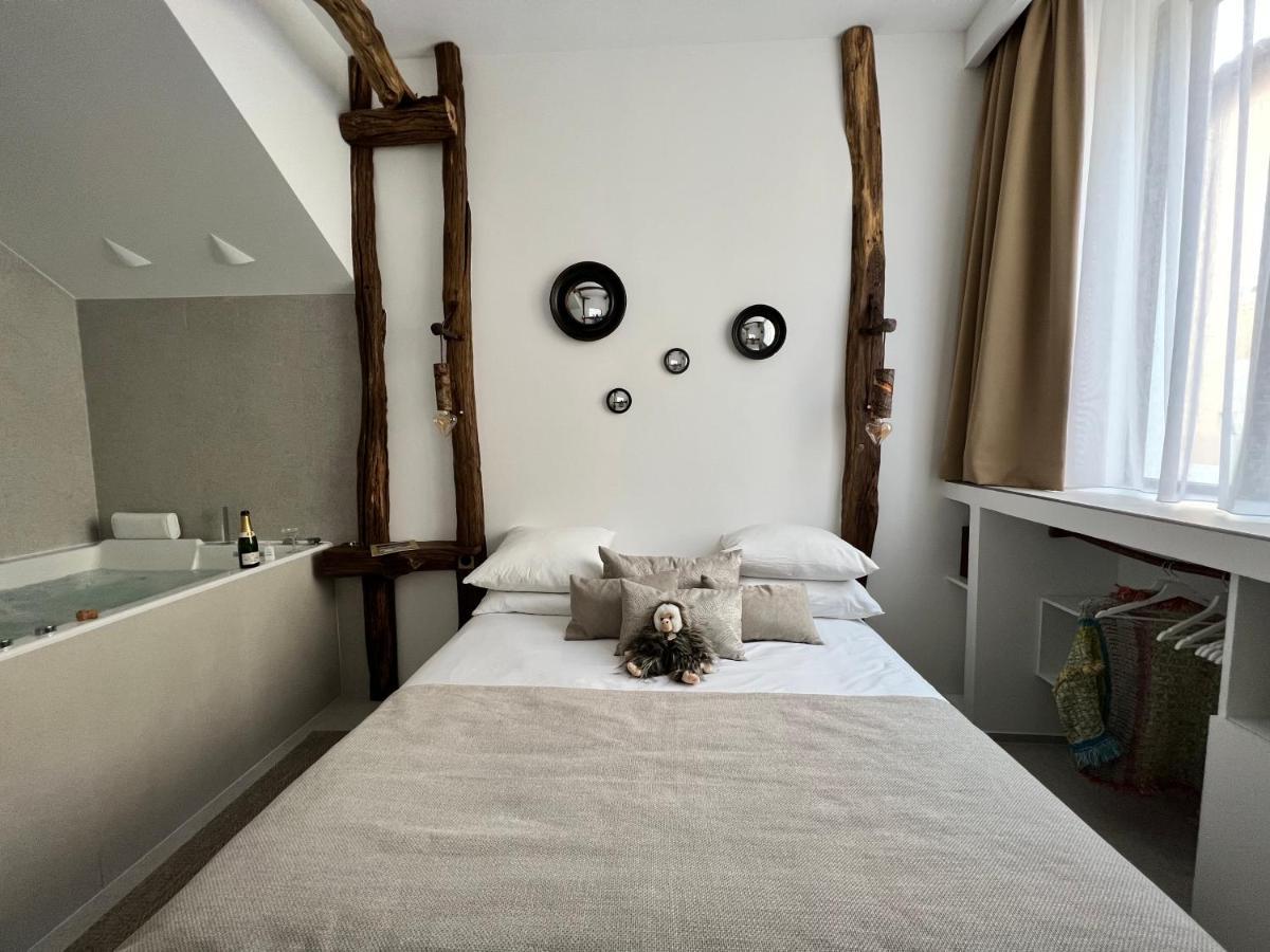 Tamarin & Capucin Suite Balneo Aubagne Bagian luar foto